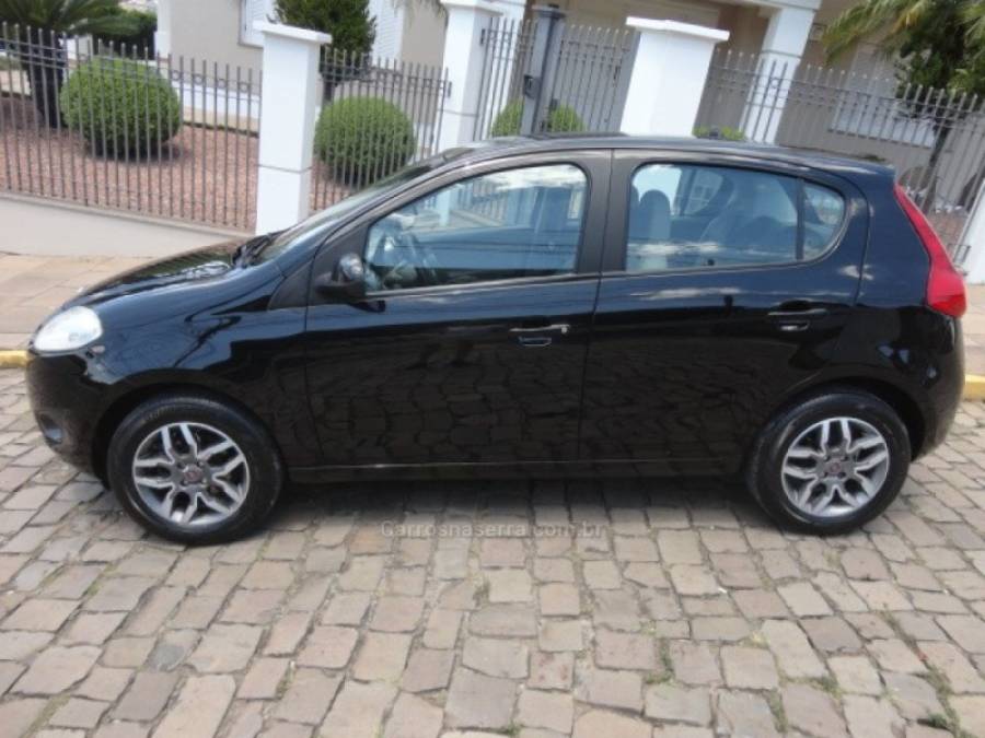 FIAT - PALIO - 2012/2013 - Preta - R$ 39.000,00