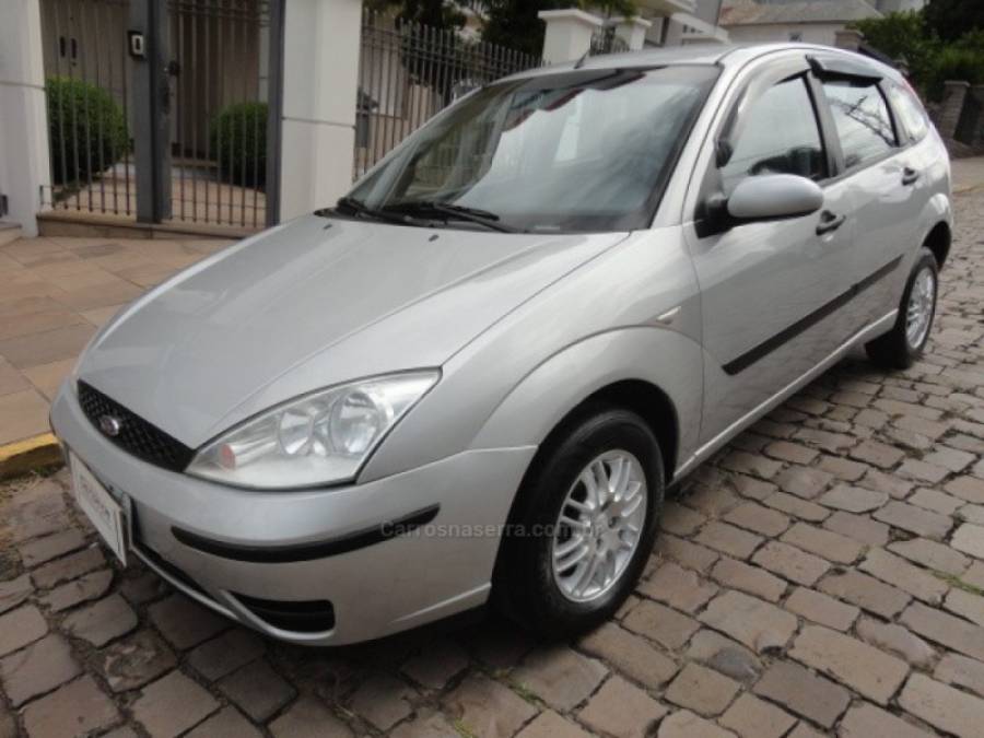 FORD - FOCUS - 2005/2005 - Prata - R$ 24.000,00