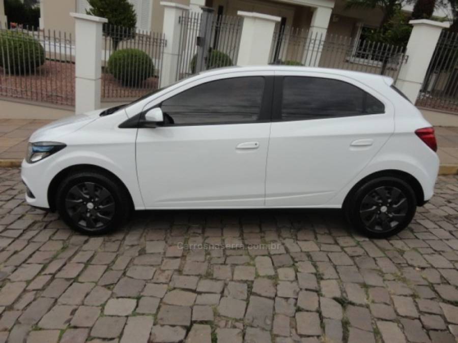 CHEVROLET - ONIX - 2014/2014 - Branca - R$ 48.500,00