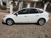FORD - FOCUS - 2012/2013 - Branca - R$ 47.000,00