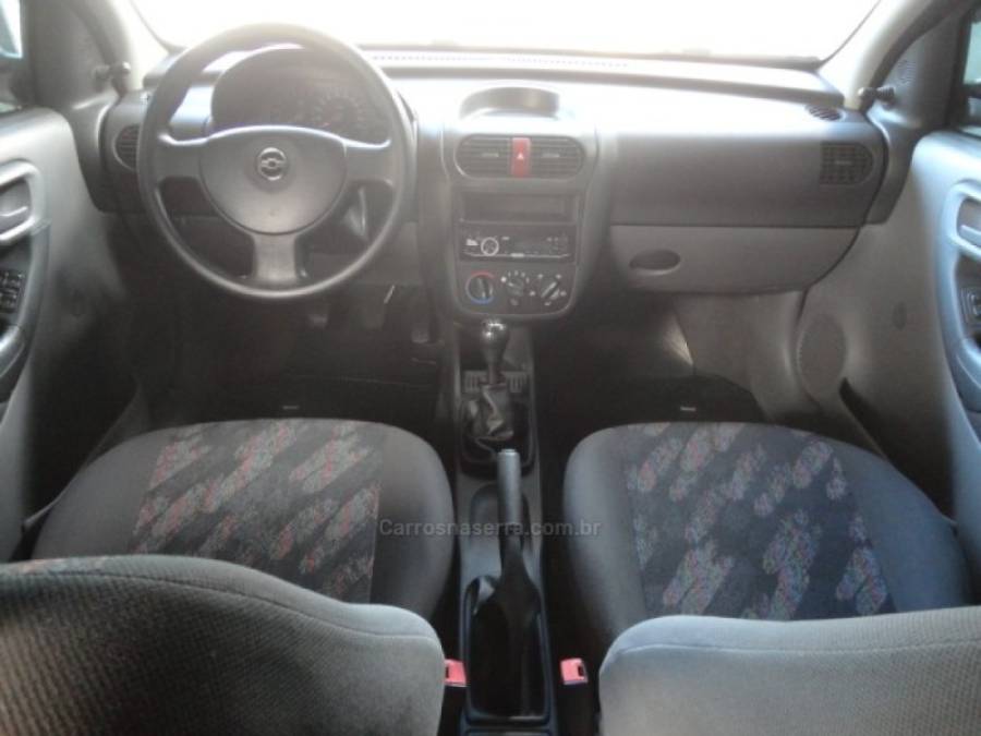CHEVROLET - CORSA - 2004/2004 - Vermelha - R$ 22.000,00