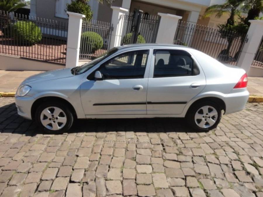 CHEVROLET - PRISMA - 2011/2012 - Prata - R$ 34.000,00