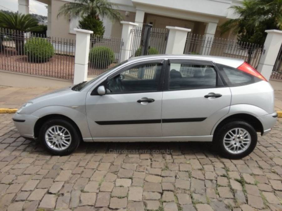 FORD - FOCUS - 2005/2005 - Prata - R$ 24.000,00