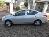 NISSAN - VERSA - 2015/2016 - Prata - R$ 52.000,00