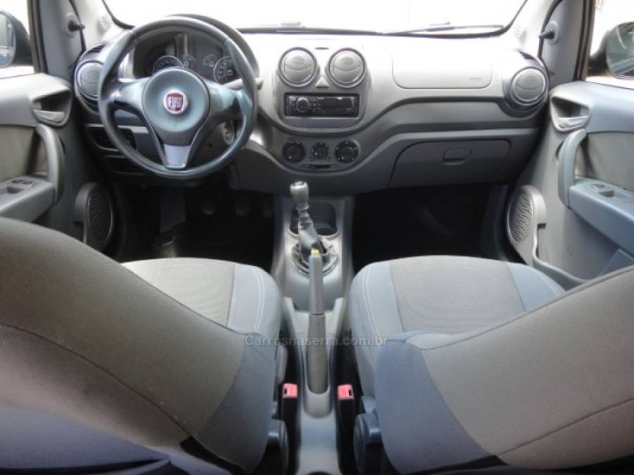 FIAT - PALIO - 2012/2013 - Preta - R$ 39.000,00