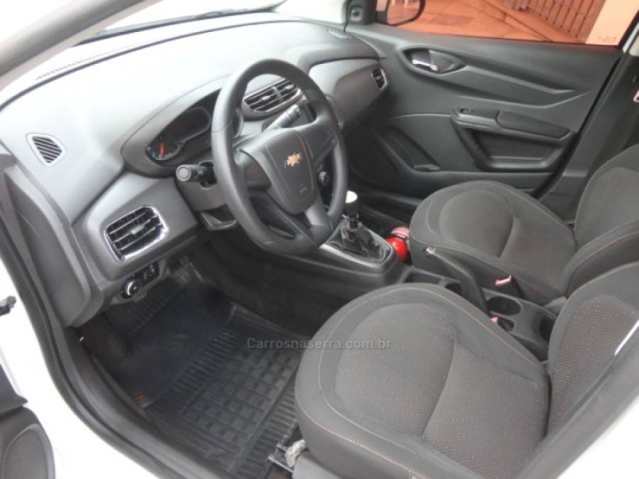 CHEVROLET - ONIX - 2014/2014 - Branca - R$ 48.500,00