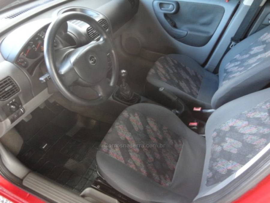 CHEVROLET - CORSA - 2004/2004 - Vermelha - R$ 22.000,00