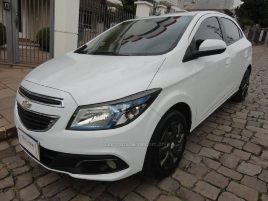 CHEVROLET - ONIX - 2014/2014 - Branca - R$ 48.500,00