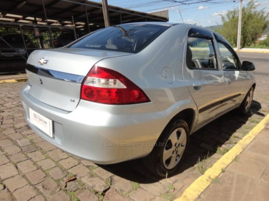 CHEVROLET - PRISMA - 2011/2012 - Prata - R$ 34.000,00